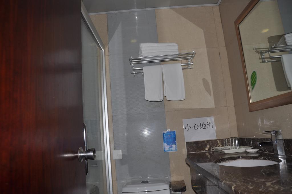 Hua Du Hotel Guilin Bagian luar foto